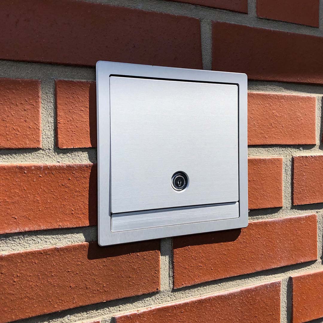 Wandsteckdose, Unterputz, 3-fach, spritzwassergeschützt, verschließbar, Deckel aus Aluminium (5503A) 4